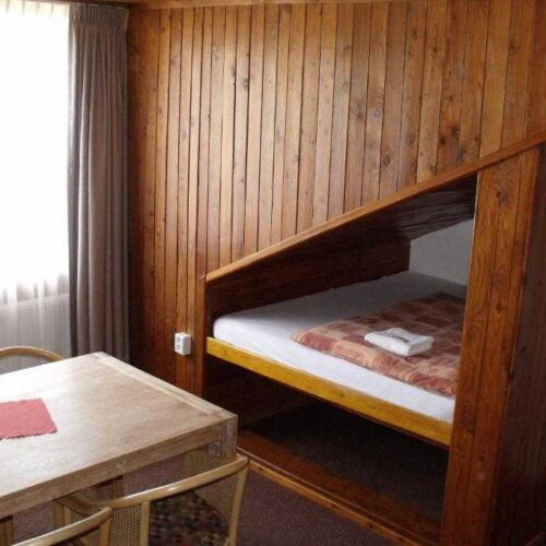 Pokoj se sprchou  pro 5 os.