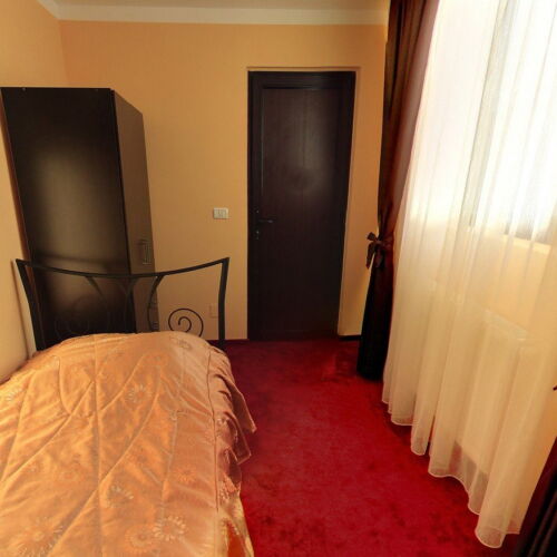 Camera single la etaj cu baie