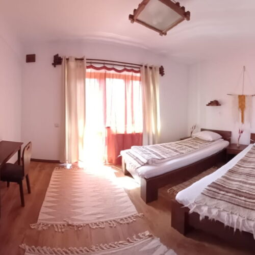 Camera  twin la etaj (se poate solicita pat suplimentar)