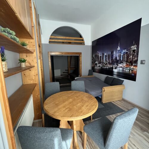 Apartman s balkónem pro 5 os. se 2 ložnicemi s výhledem do dvora