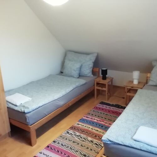 Pokoj se společnou koupelnou se společnou kuchyňkou pro 2 os.