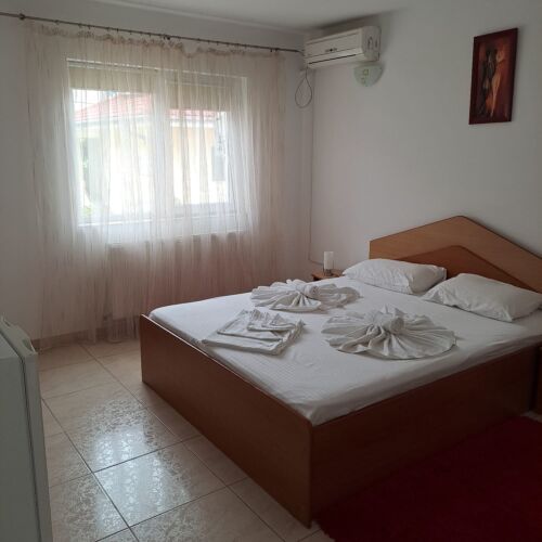 Camera dubla tourist la etaj