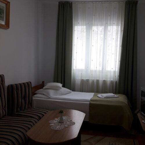 Apartament cu baie cu aer condiționat cu 2 camere pentru 3 pers.