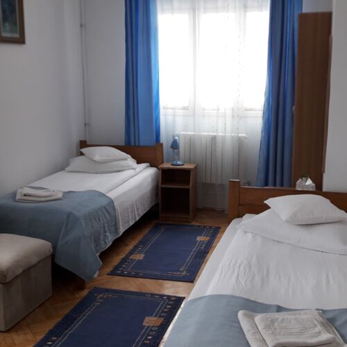 Camera  twin cu baie