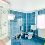 Emeleti fürdőszobás franciaágyas szoba (pótágyazható)