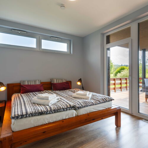 Apartament 4-osobowy z prysznicem z aneksem kuchennym (możliwa dostawka)