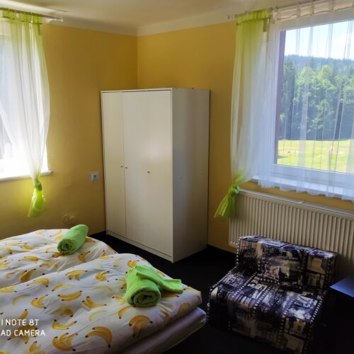 Double Room with Shared Bathroom and Flat Screen Tv (extra beds available)