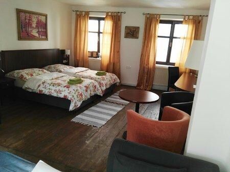 Apartman se sprchou s privátní koupelnou mimo apartmán pro 4 os.