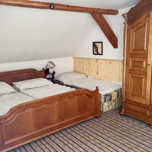 Garden View 5-Room Family Apartment for 15 Persons