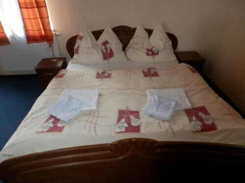 Pokoj se sprchou s balkónem pro 4 os.