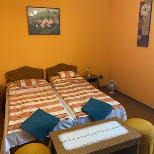 Apartament la parter cu baie cu 1 camera pentru 2 pers.