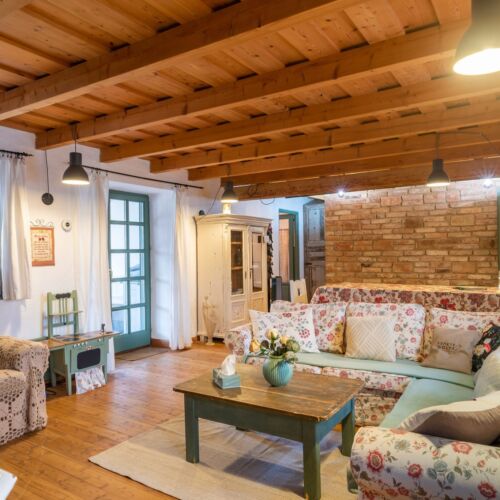 Apartament întreaga unitate pentru 9 pers. (se inchirieaza doar integral)