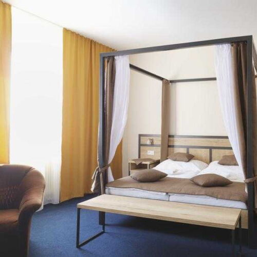 Junior Twin Room ensuite