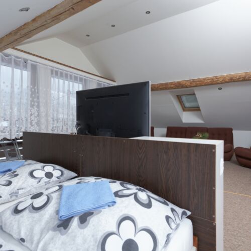 Apartament la mansardă cu balcon cu 2 camere pentru 4 pers.