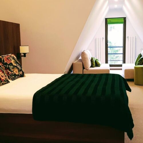 Camera cvadrupla grand cu balcon