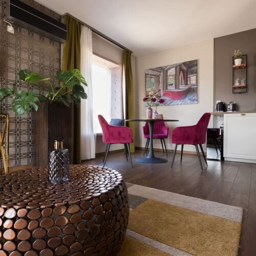 Deluxe Art 1-Room Apartment for 4 Persons