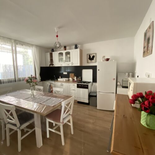 Air Conditioned Apartment for 8 Persons with LCD/Plasma TV (extra beds available)