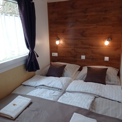 Apartament 4-osobowy z balkonem z widokiem na las z 2 pomieszczeniami sypialnianymi