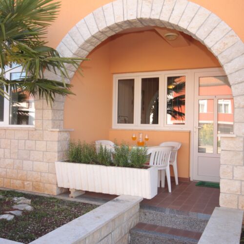 Apartament cu aer condiționat cu terasă cu 2 camere pentru 6 pers. A-3007-e