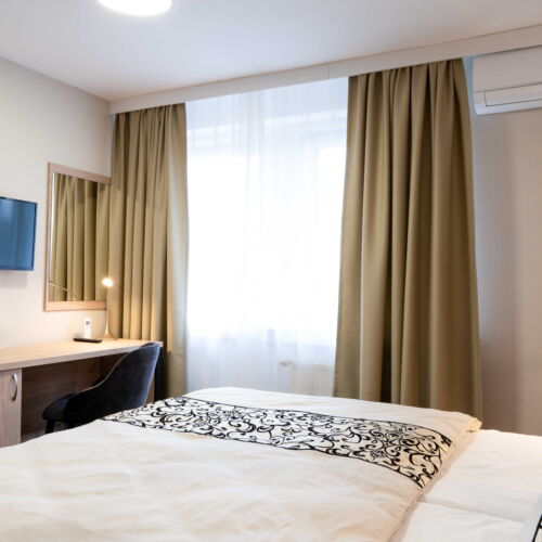 Camera twin standard cu duș