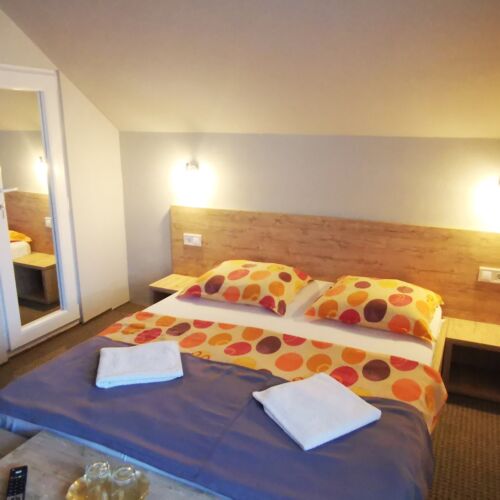 Camera tripla premium