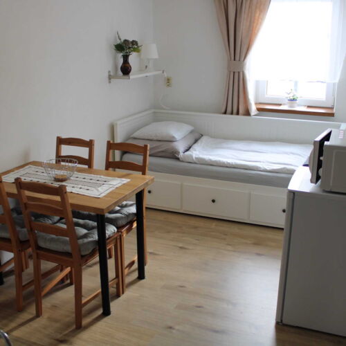 Pokój 4-osobowy z prysznicem z własną kuchnią