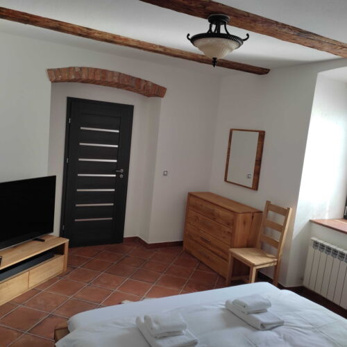 Apartament cu duș cu chicinetă proprie pentru 5 pers. (se poate solicita pat suplimentar)