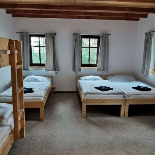 Camera cu duș tV cu ecran plat pentru 5 pers.