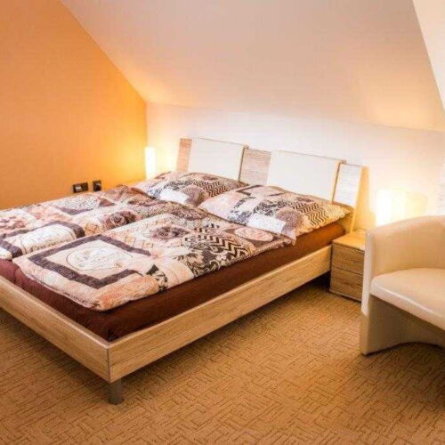 Camera dubla superior cu duș