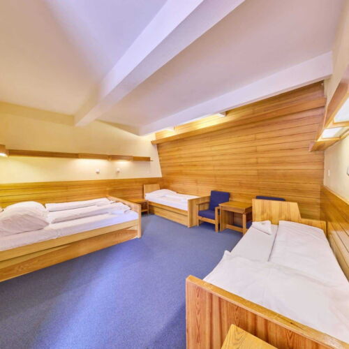 Pokoj se sprchou  pro 4 os.