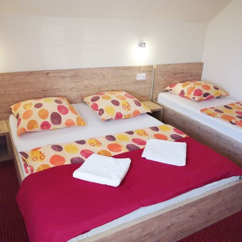 Camera tripla premium cu baie