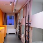 Közös fürdőszobás ágy/ágyanként foglalható 6x egyágyas szoba