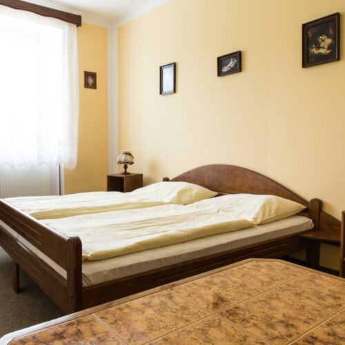 Pokoj s manželskou postelí (s možností přistýlky)