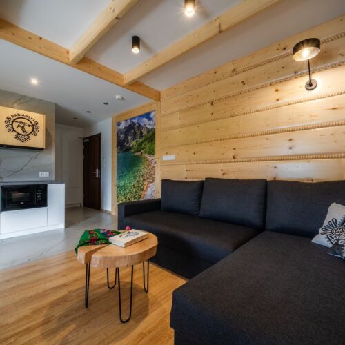 Apartman pro 5 os. s 1 ložnicí s výhledem na hory na poschodí (s možností přistýlky)