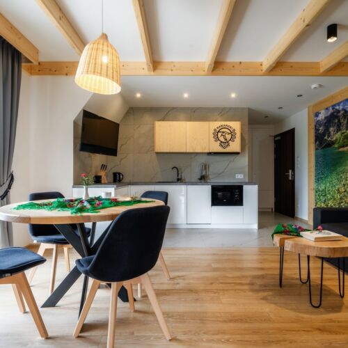 Apartman pro 4 os. se 2 ložnicemi s výhledem na hory na poschodí (s možností přistýlky)