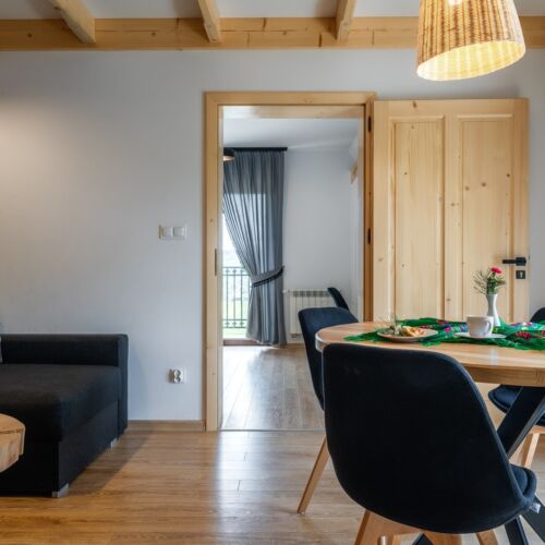 Apartman pro 4 os. se 2 ložnicemi s výhledem na hory na poschodí (s možností přistýlky)