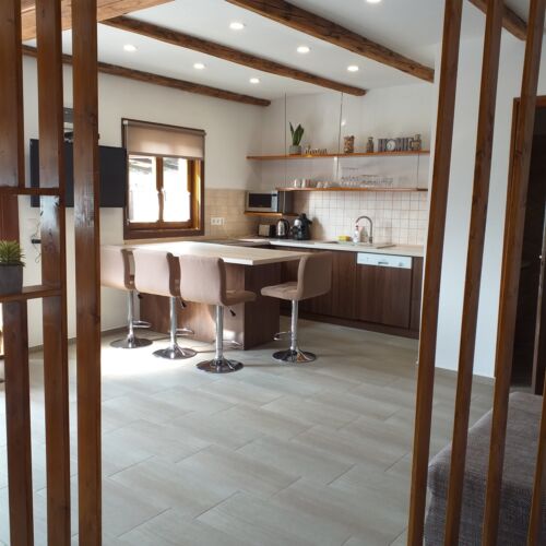 Apartament la parter cu baie pentru 4 pers. (se inchirieaza doar integral) (se poate solicita pat suplimentar)