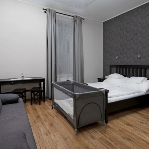 Camera dubla familial(a) cu cada (se poate solicita pat suplimentar)