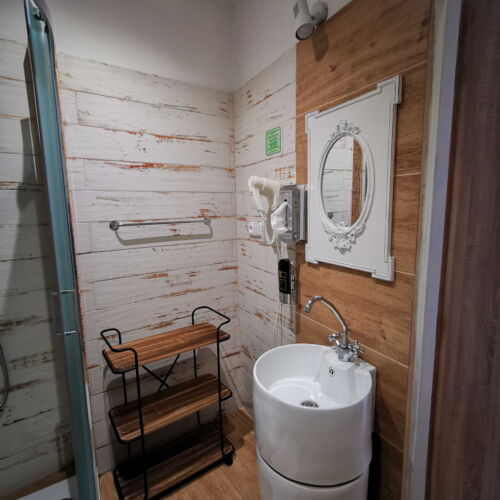 Bungalow (jako celek) se sprchou s klimatizací pro 1 os.