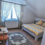 Upstairs Premium 2-Room Apartment for 4 Persons