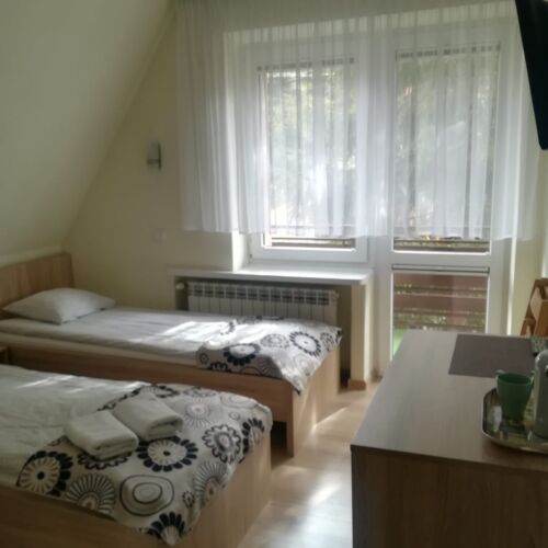 Camera twin standard la etaj