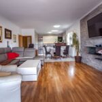 Apartament la parter cu terasa cu 3 camere pentru 7 pers.