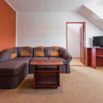 Dvoulůžkový pokoj Standard s obývacím pokojem a vanou