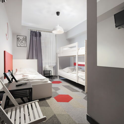 Pokój 3-osobowy z łazienką ze wspólnym aneksem kuchennym