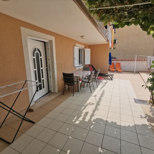 Apartament family la parter cu 2 camere pentru 4 pers.