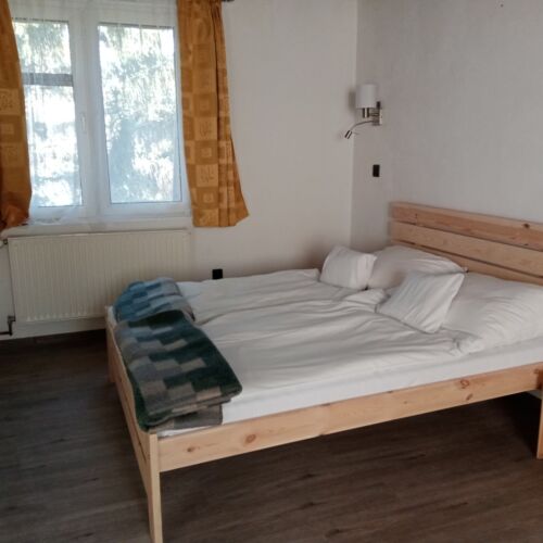 Camera tripla classic la etaj (se poate solicita pat suplimentar)