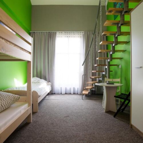 Pokój 9-osobowy Przyjazny podróżom rodzinnym z antresolą