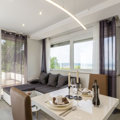 Panoramic Whole House Holiday Home for 4 Persons