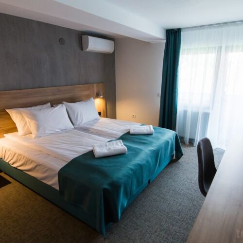 Pokoj s balkónem  s manželskou postelí