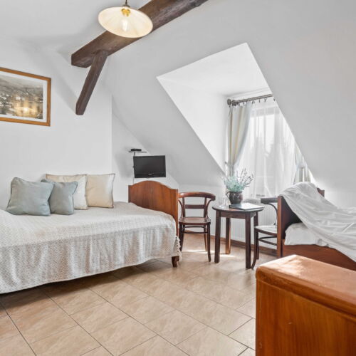 Pokoj pro 2 os. s výhledem do zahrady na poschodí